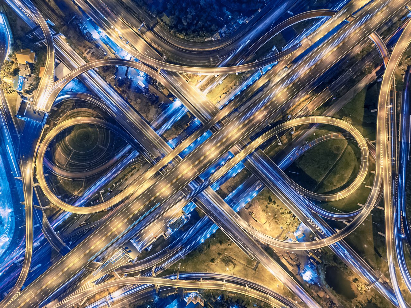 Orchestrating and accelerating end-to-end network deployment