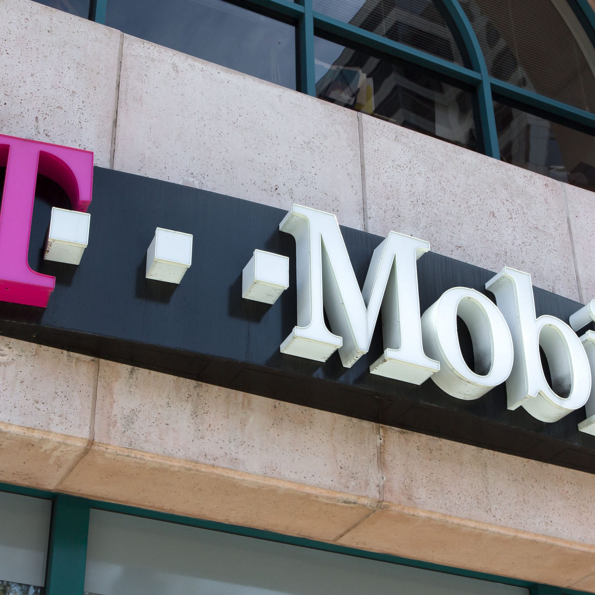 T-Mobile US marks a milestone in using 600 MHz for nationwide 5G