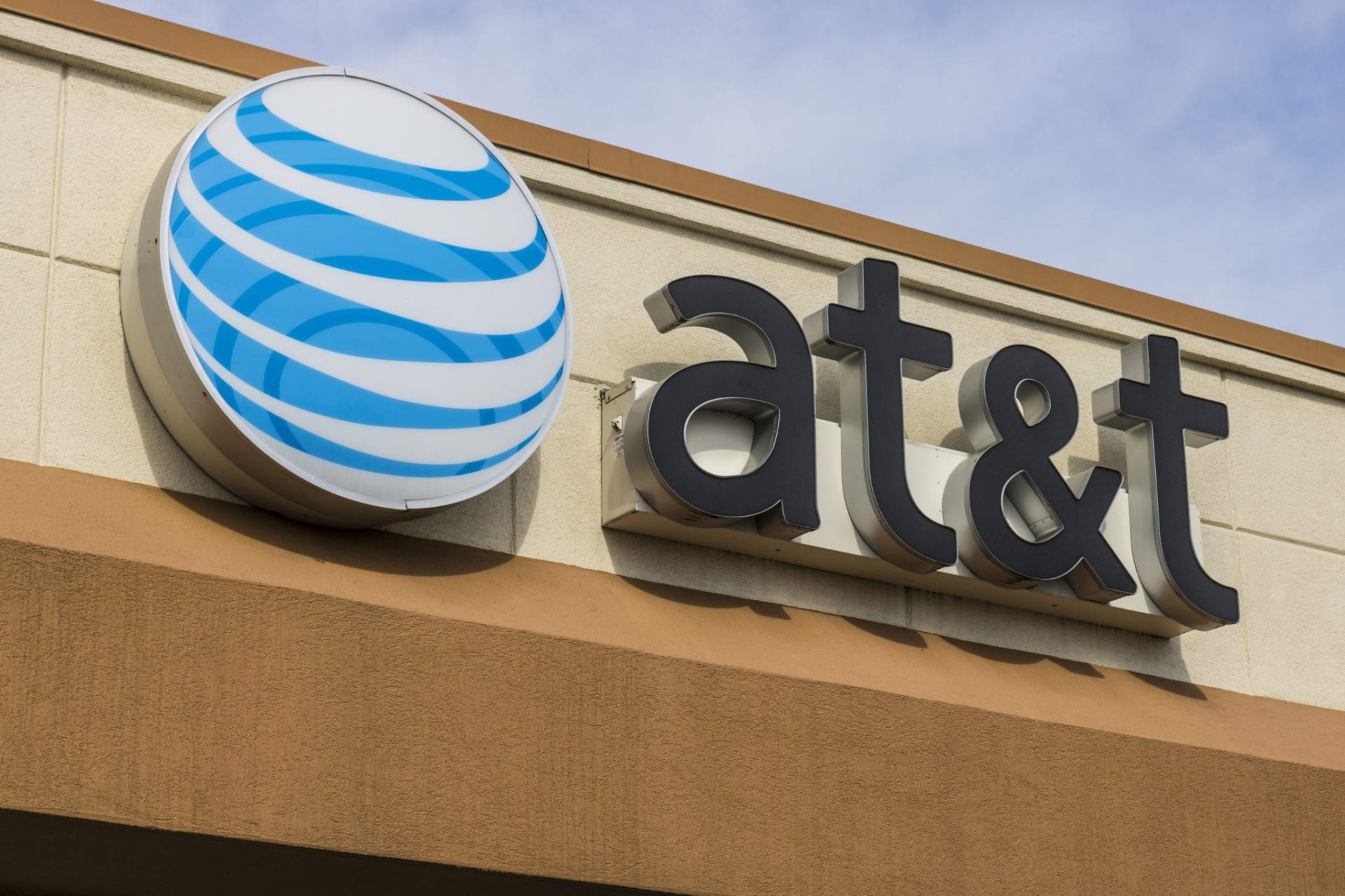 'We're growing the right way': AT&T's Q1 delivers solid mobile, fiber ...